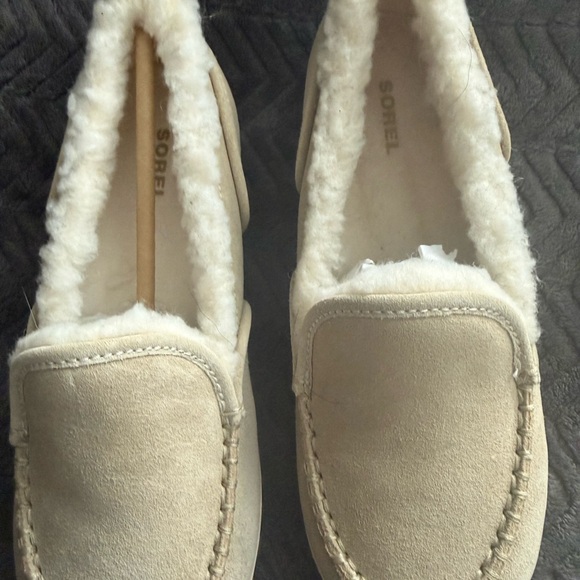 Sorel Tan Women's Slippers Size 8; Never worn - Picture 3 of 4